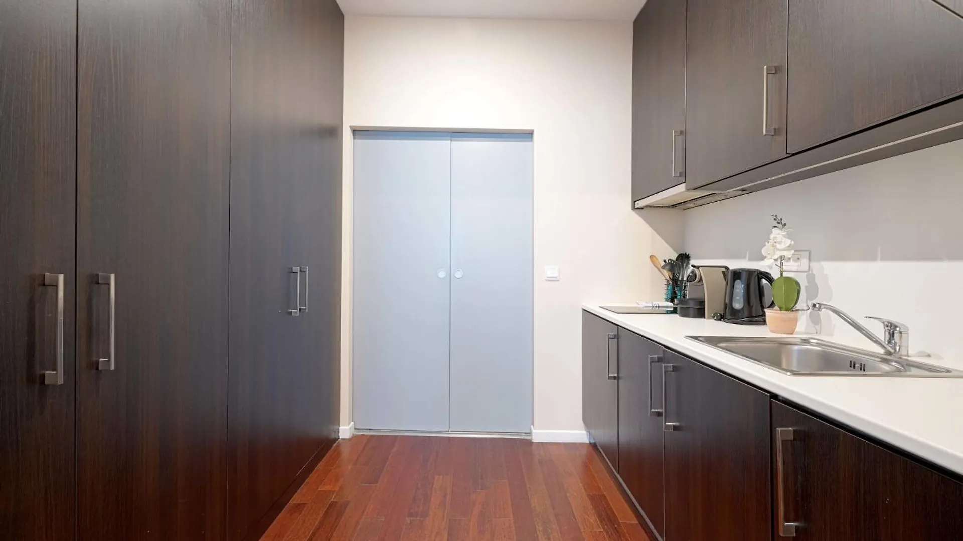 Large Modern Studio Close To The Eiffel Tower And Paris Highlights Apartment
