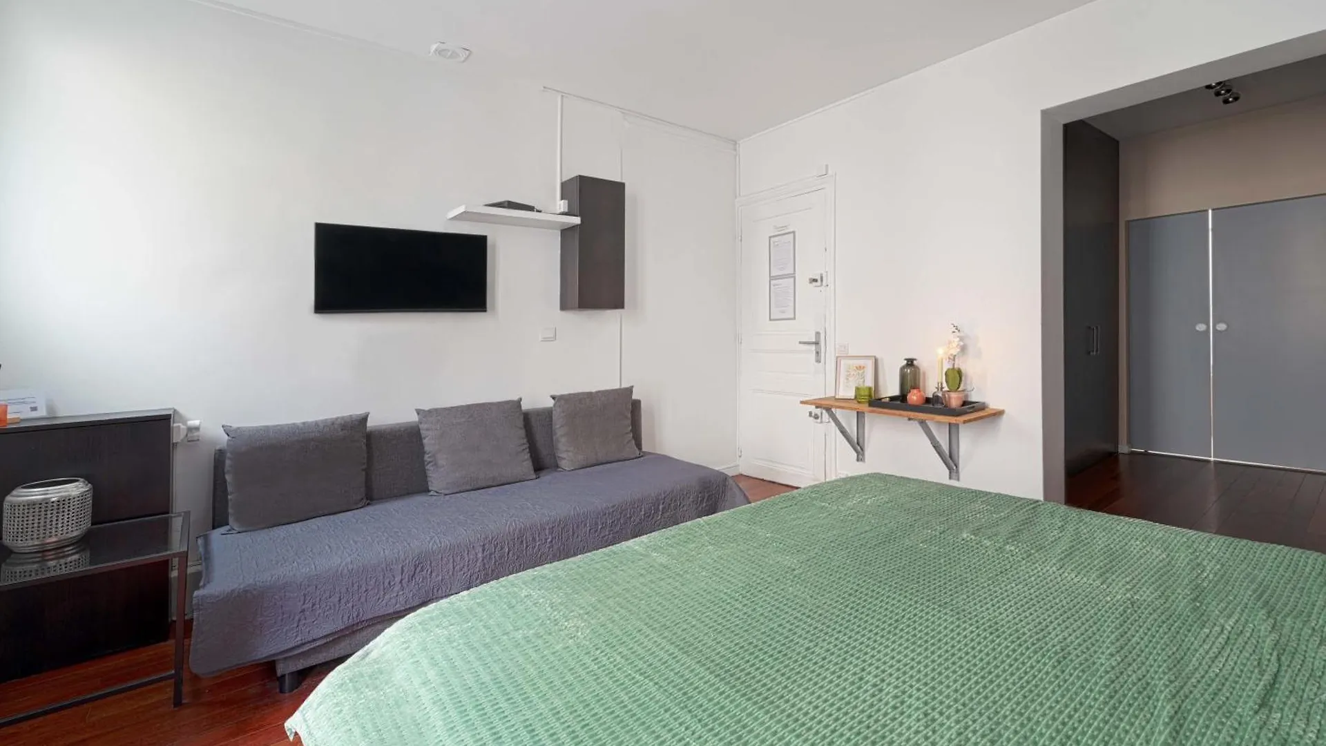 Large Modern Studio Close To The Eiffel Tower And Paris Highlights Apartment France