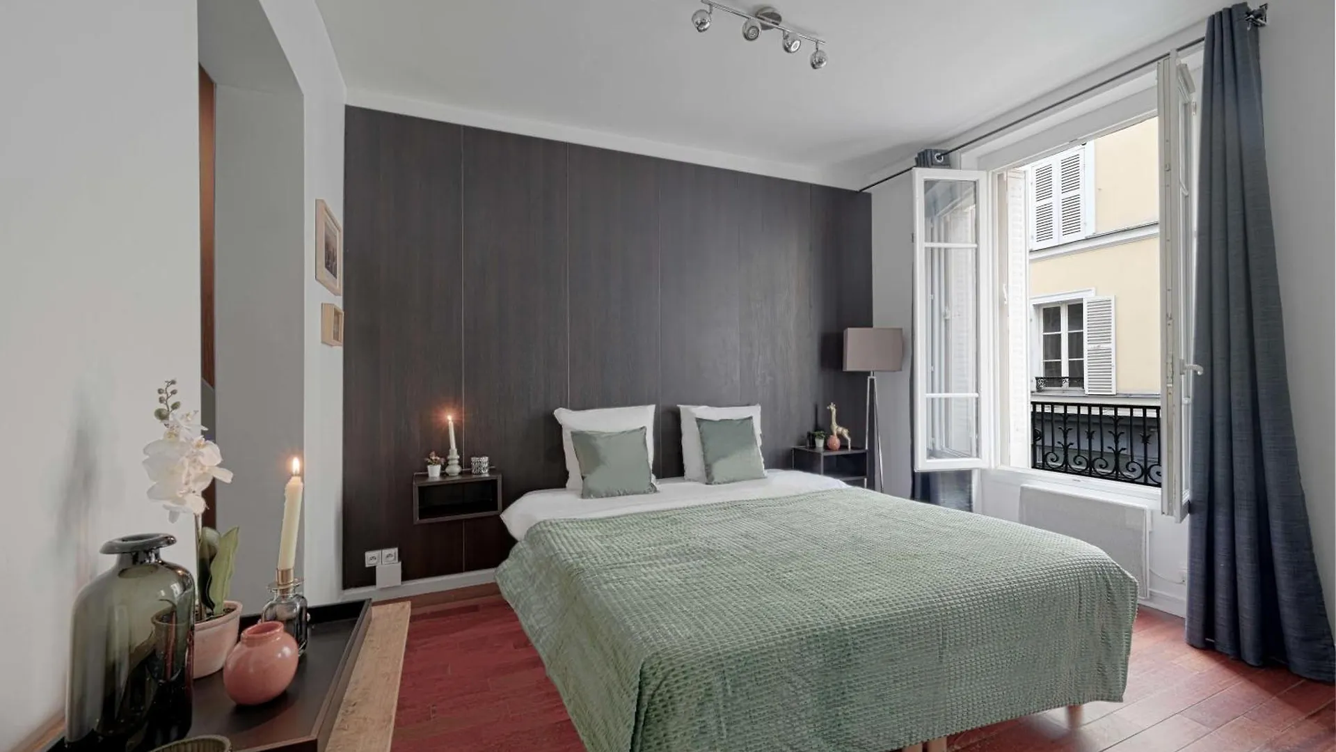 Large Modern Studio Close To The Eiffel Tower And Paris Highlights Apartment