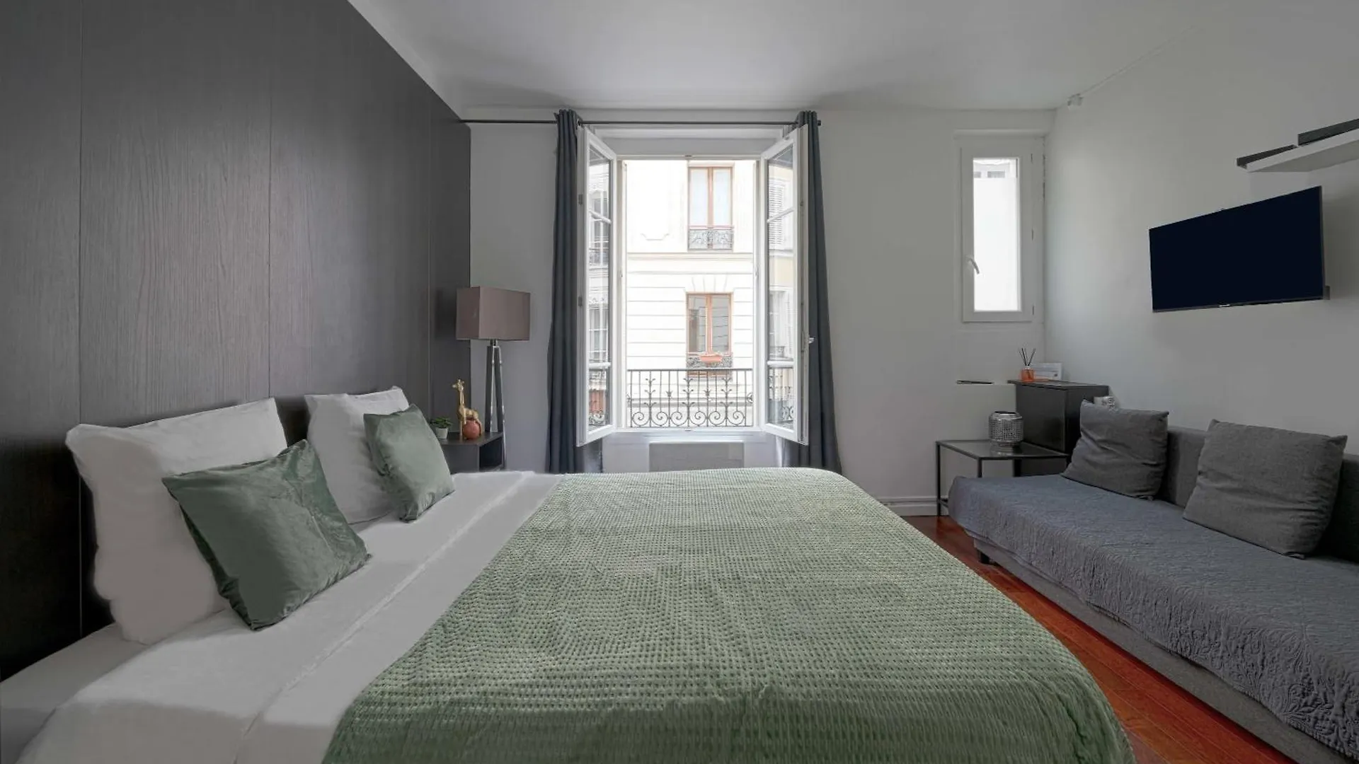Large Modern Studio Close To The Eiffel Tower And Paris Highlights Lägenhet